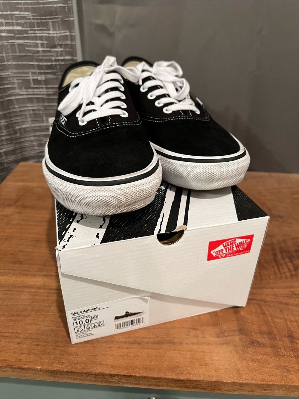 Vans Men’s Black Skate Authentic Sneakers size 10